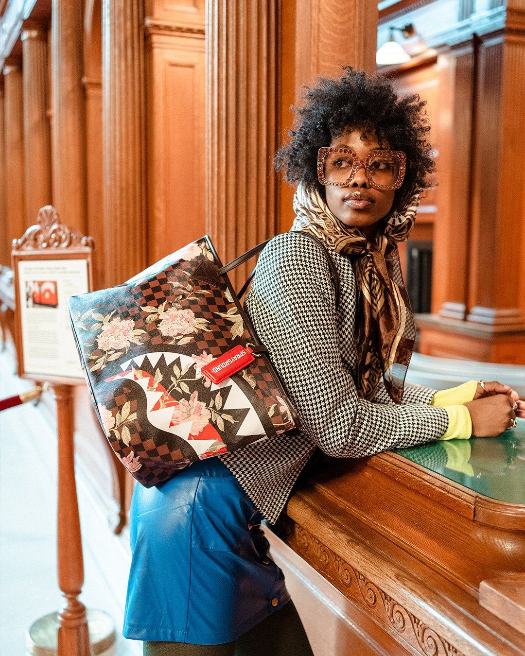 SHARKFLOWER TOTE